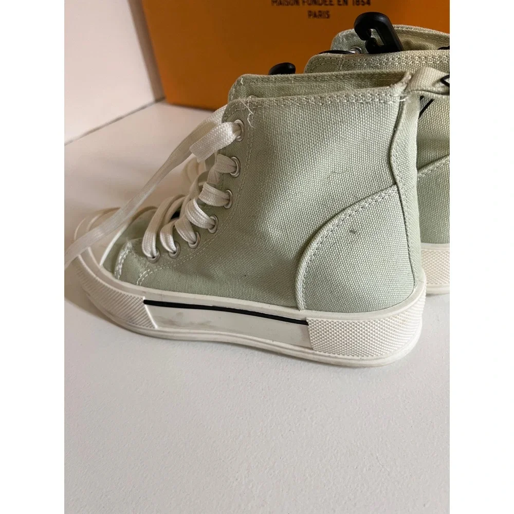 Comfort & Ardene step into